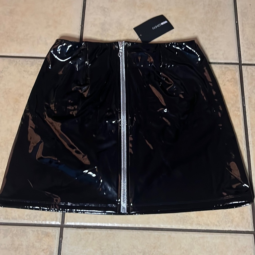 Fashion Nova “up to you black mini skirt” size Large